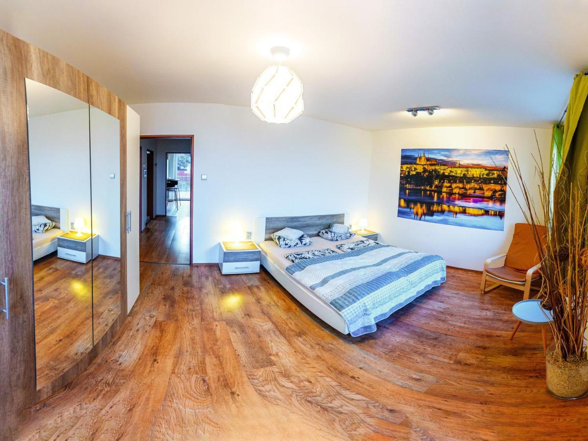 Apartment Pod Sychrovem Prag Exteriör bild